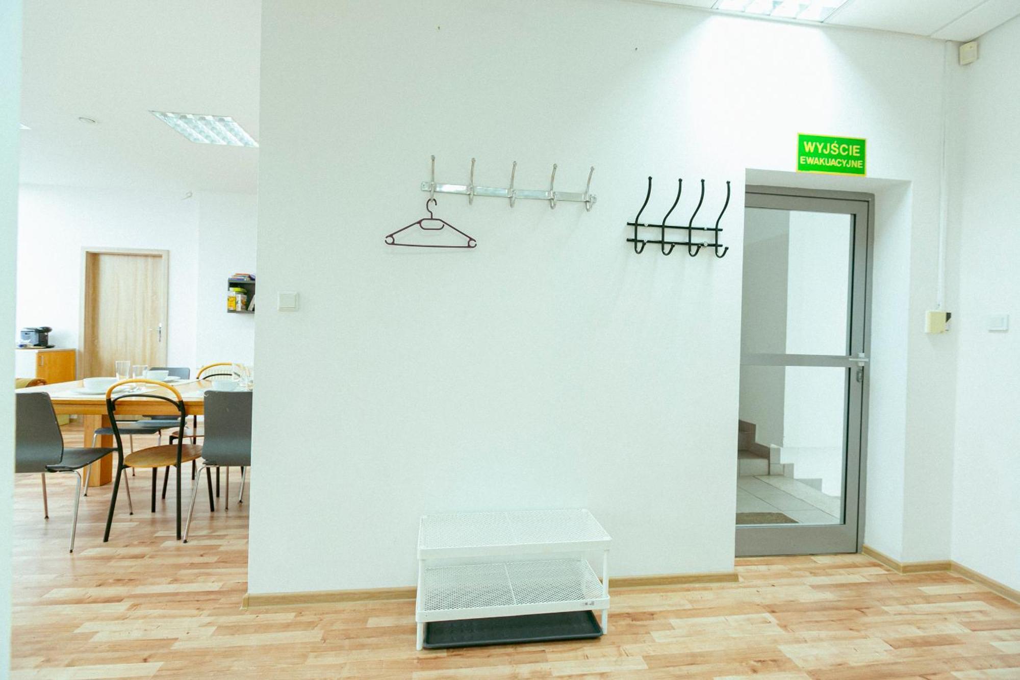 Hostel Metro Kabaty Варшава Экстерьер фото