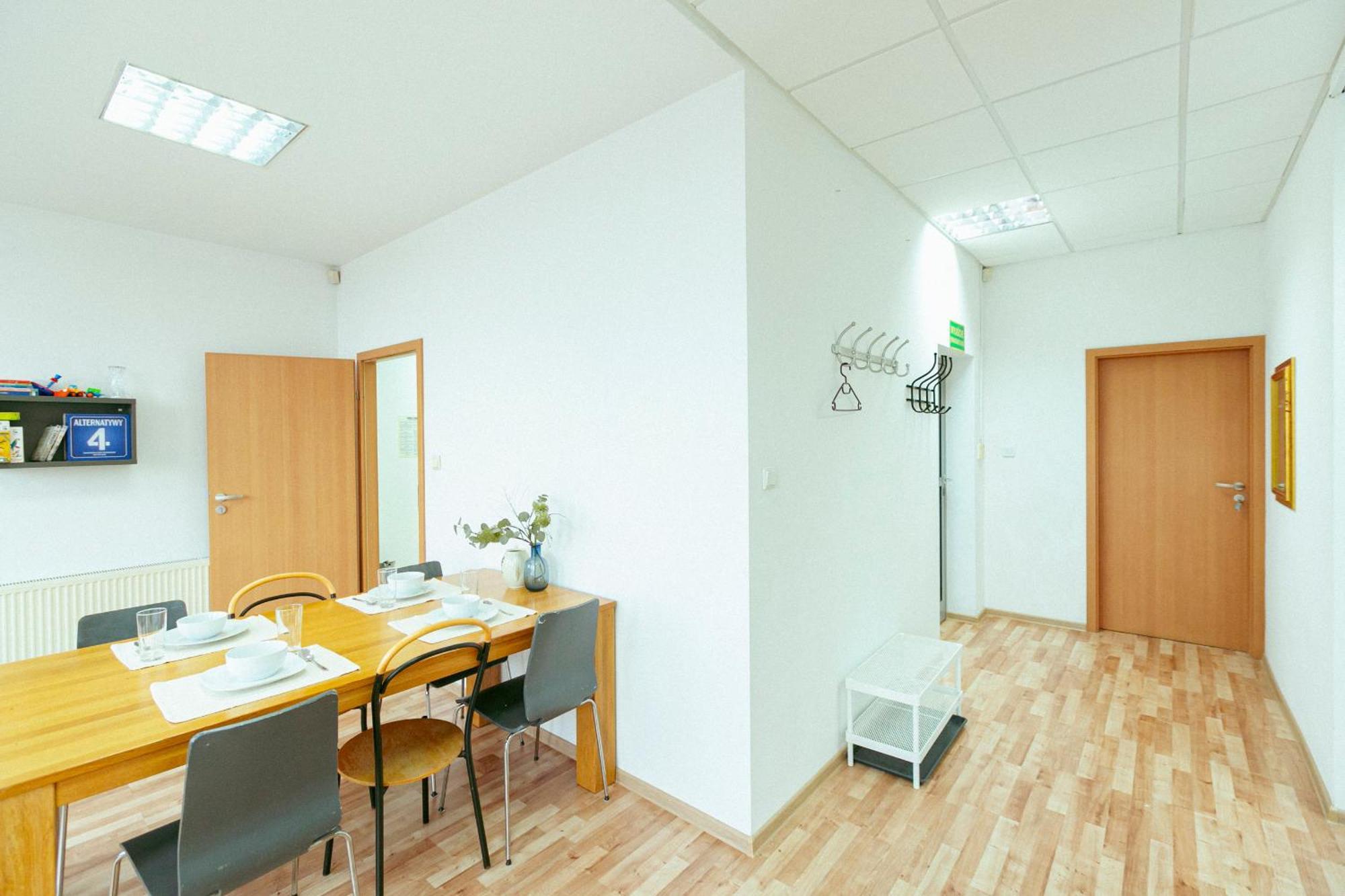 Hostel Metro Kabaty Варшава Экстерьер фото