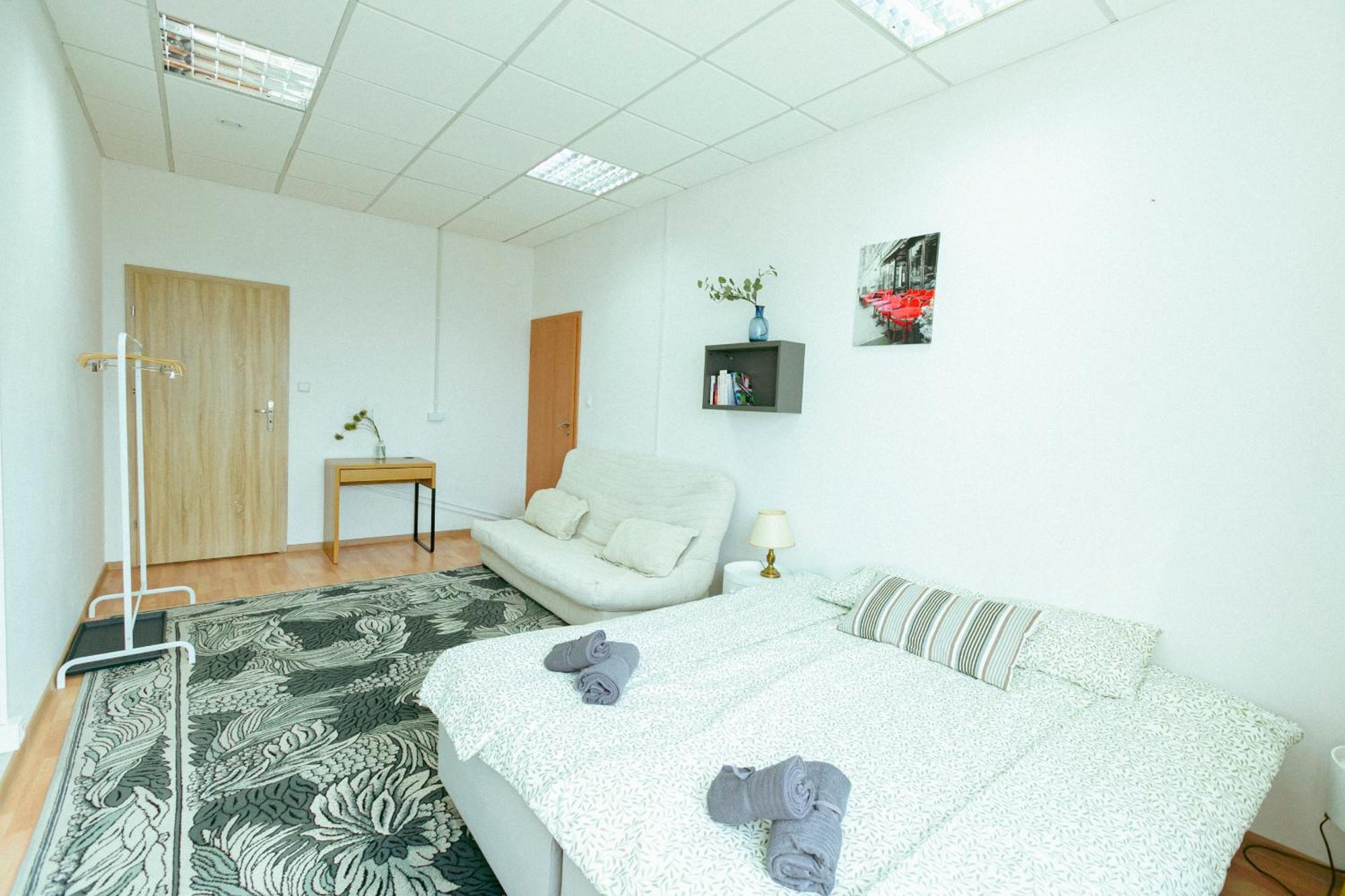 Hostel Metro Kabaty Варшава Экстерьер фото