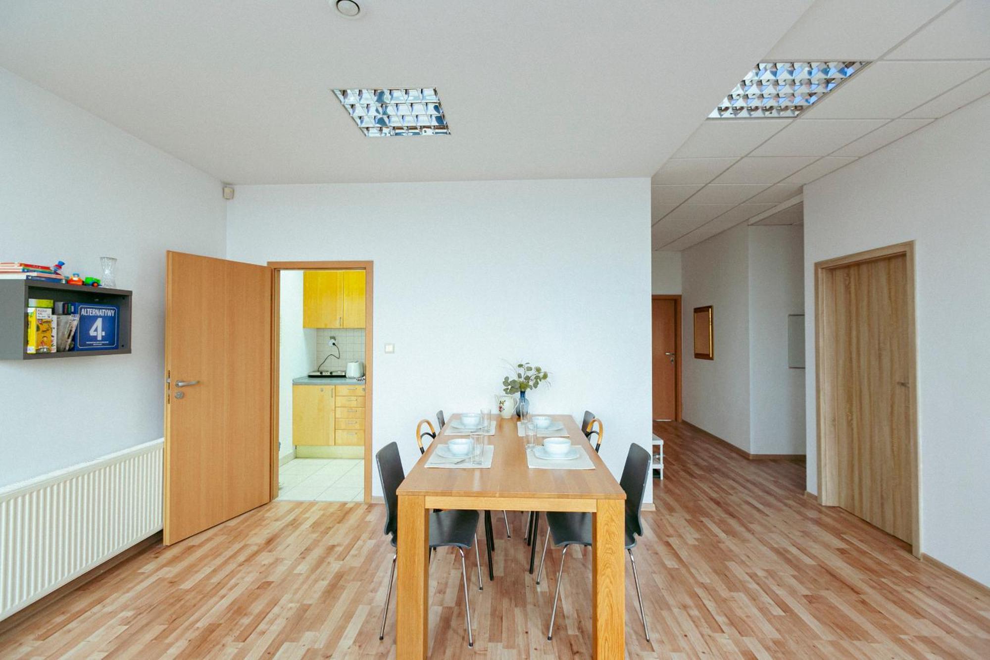 Hostel Metro Kabaty Варшава Экстерьер фото
