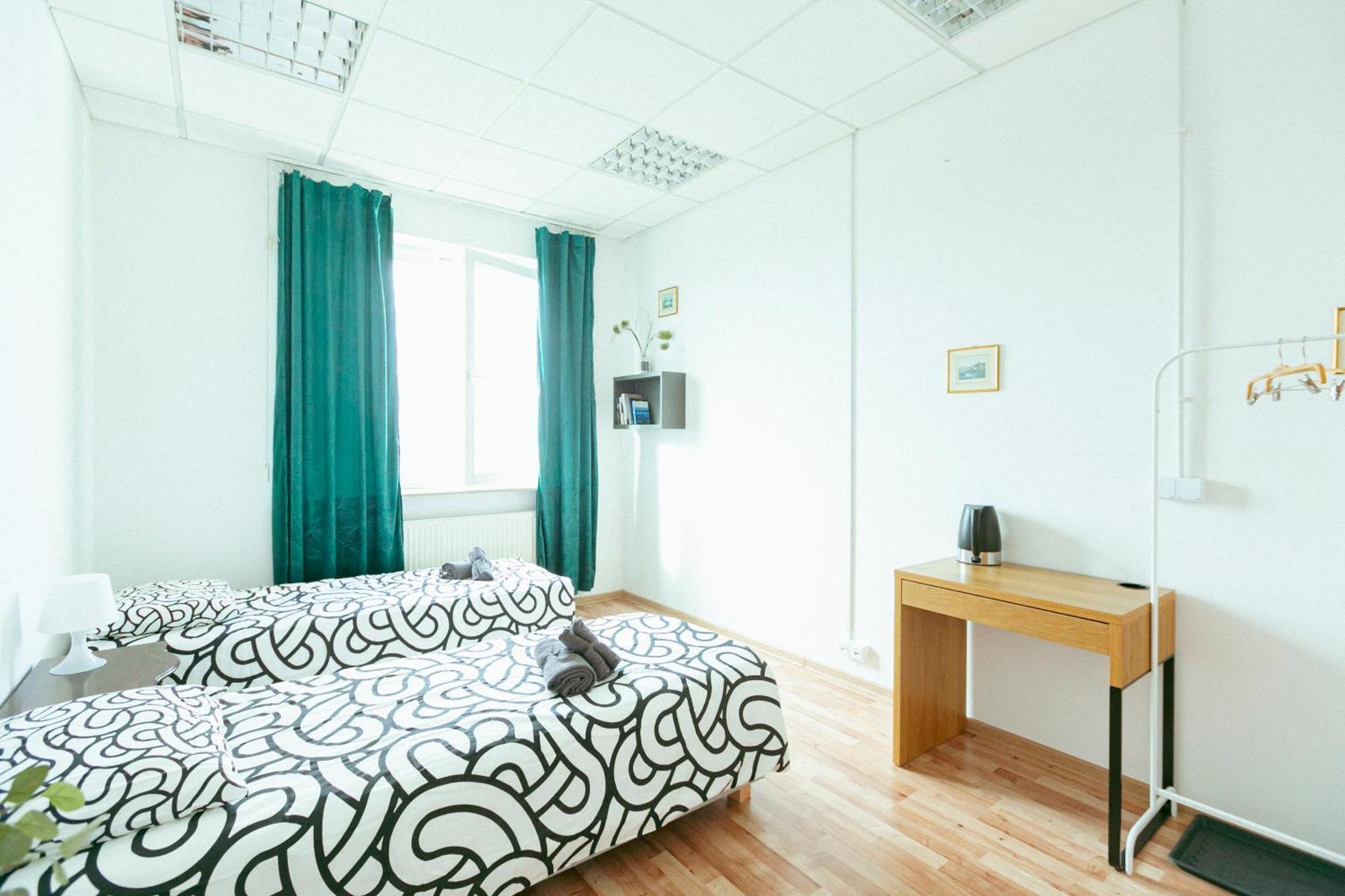 Hostel Metro Kabaty Варшава Экстерьер фото