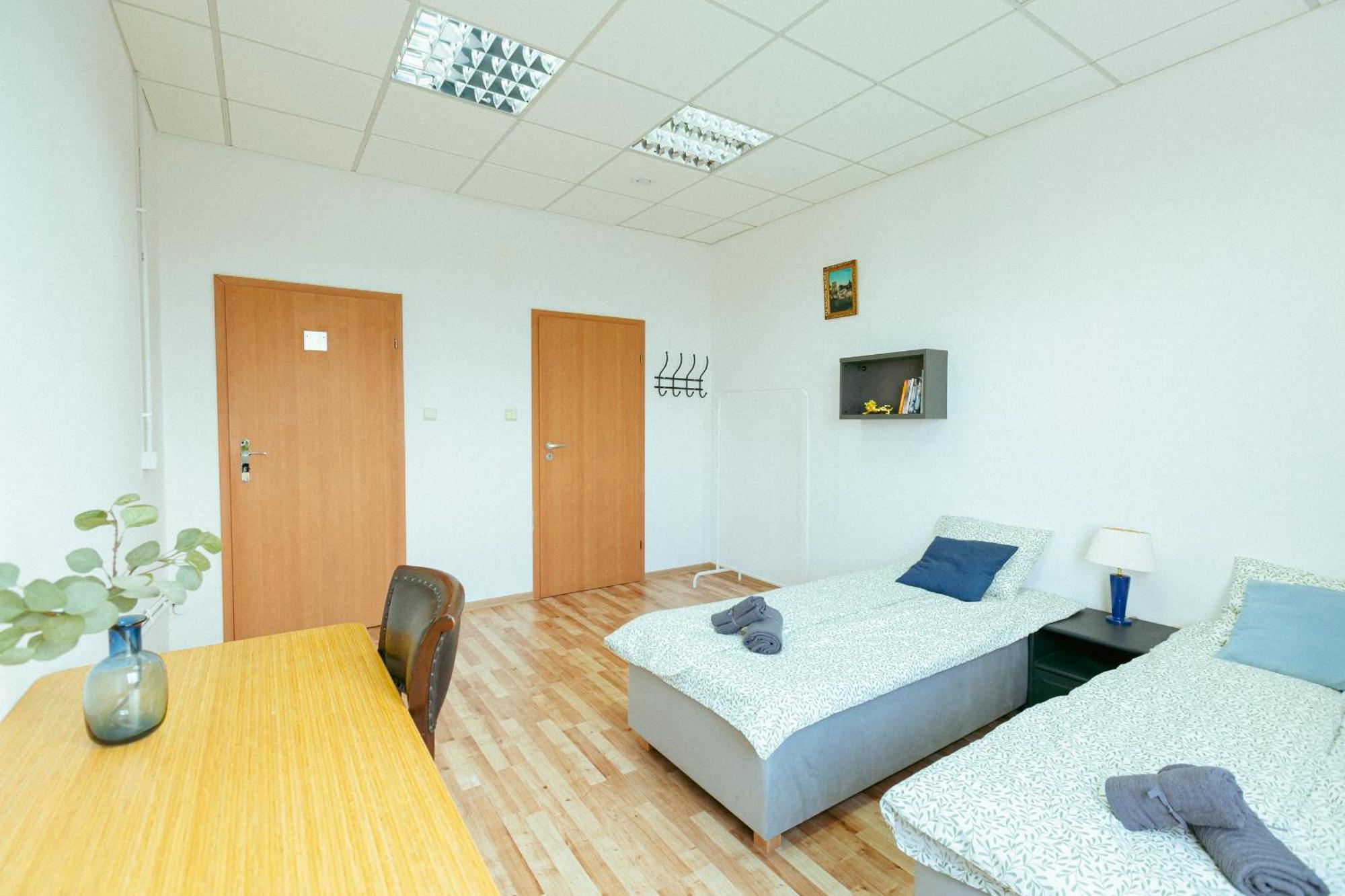 Hostel Metro Kabaty Варшава Экстерьер фото